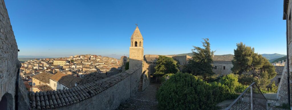 Scorcio panoramico su Bovino durante Visita Guidata